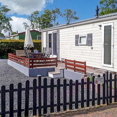 3 Bedroom Stunning Stacaravan In Tzummarum Exterior photo